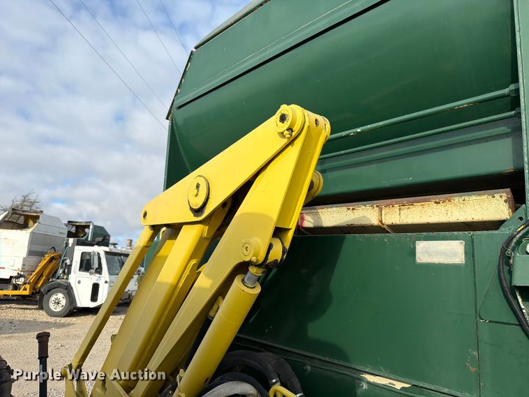 image for item ED5191 2005 Autocar Xpeditor refuse truck