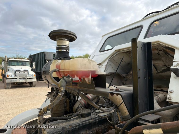 image for item ED5191 2005 Autocar Xpeditor refuse truck