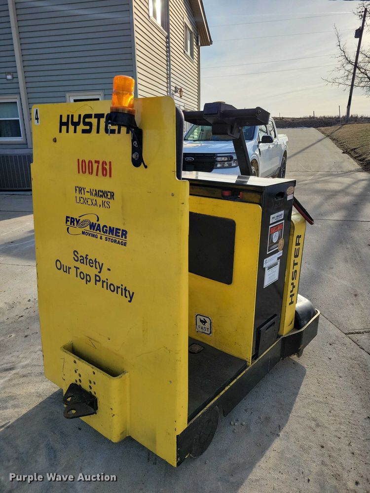 image for item EE0901 2004 Hyster T5Z tow tractor