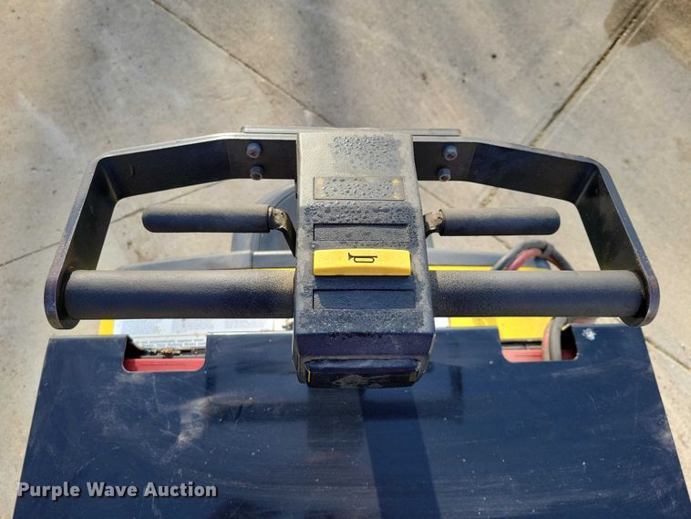 image for item EE0901 2004 Hyster T5Z tow tractor