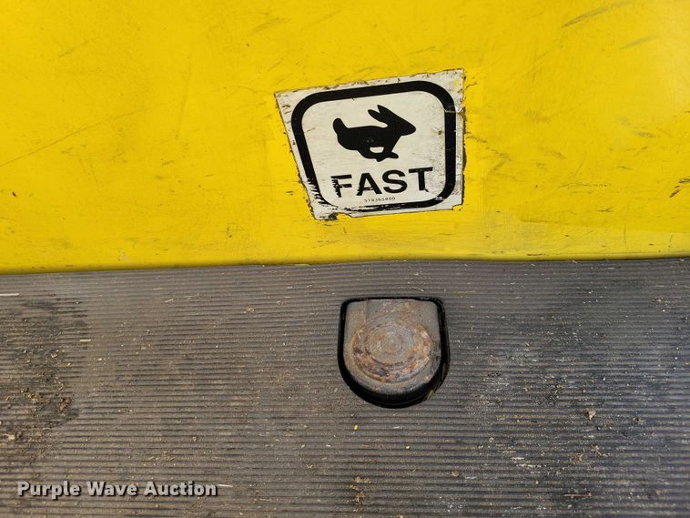 image for item EE0901 2004 Hyster T5Z tow tractor