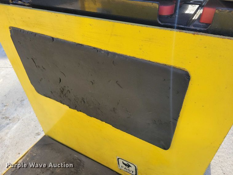 image for item EE0901 2004 Hyster T5Z tow tractor