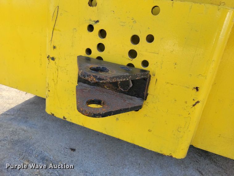 image for item EE0901 2004 Hyster T5Z tow tractor