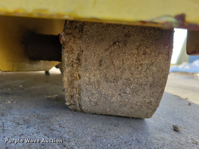 image for item EE0901 2004 Hyster T5Z tow tractor