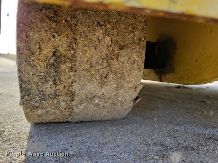 image for item EE0901 2004 Hyster T5Z tow tractor