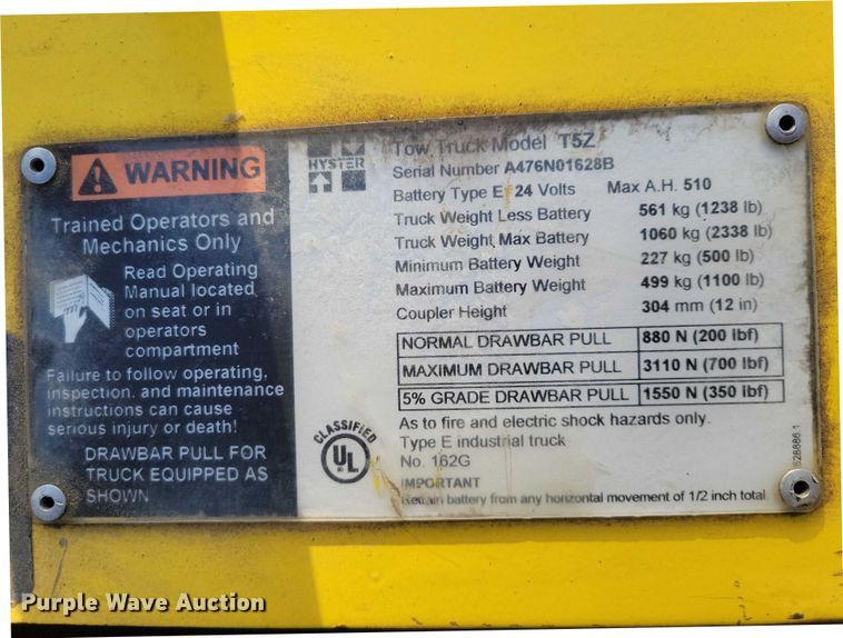 image for item EE0901 2004 Hyster T5Z tow tractor