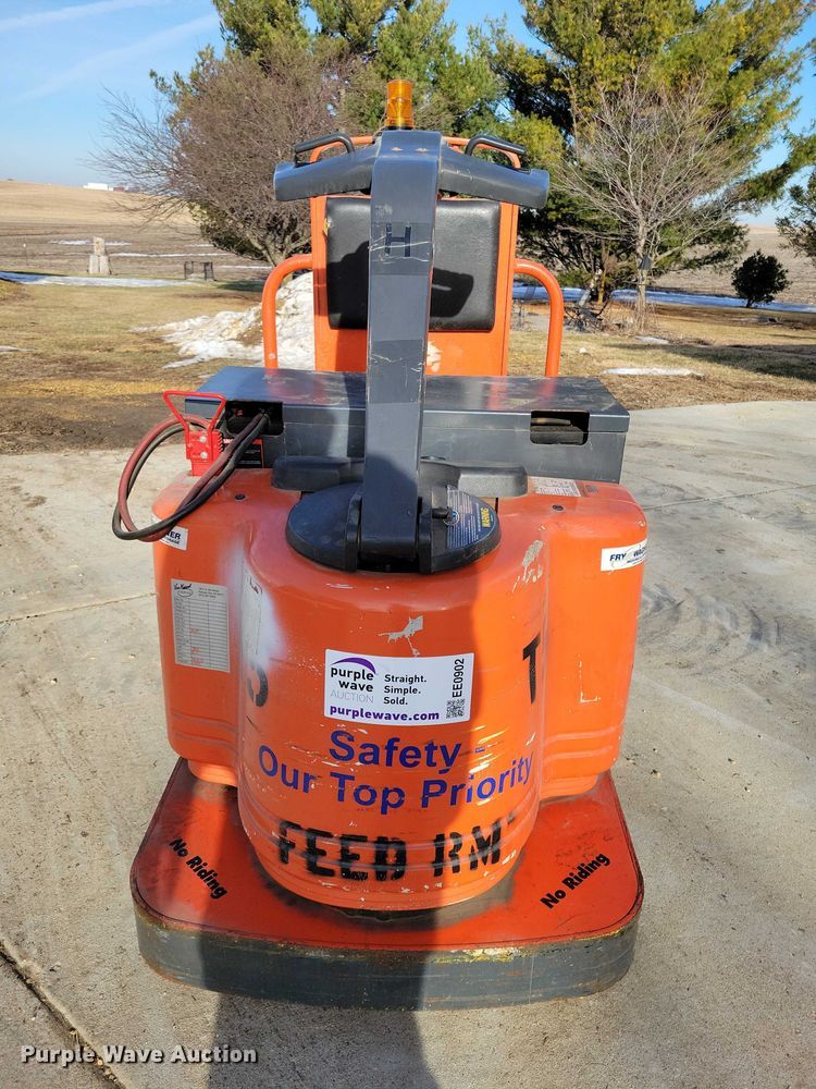 image for item EE0902 Toyota 7TB50 tow tractor