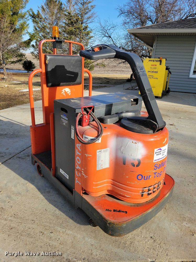 image for item EE0902 Toyota 7TB50 tow tractor