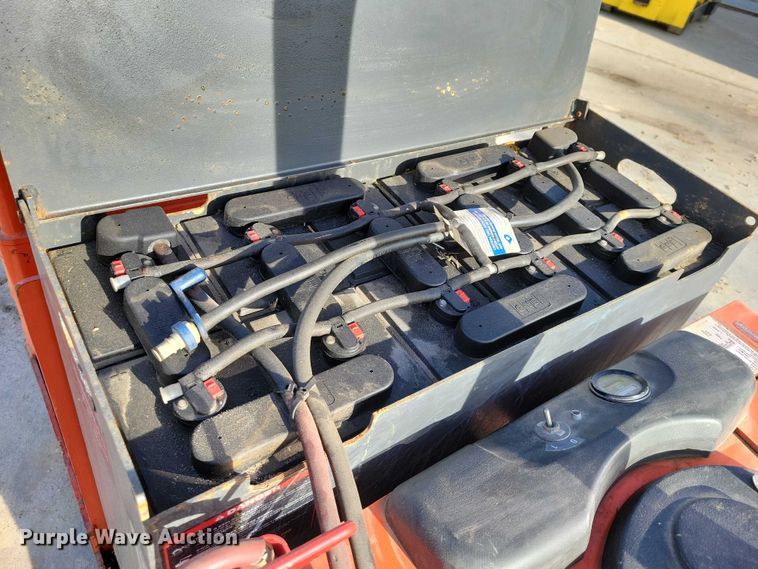 image for item EE0902 Toyota 7TB50 tow tractor