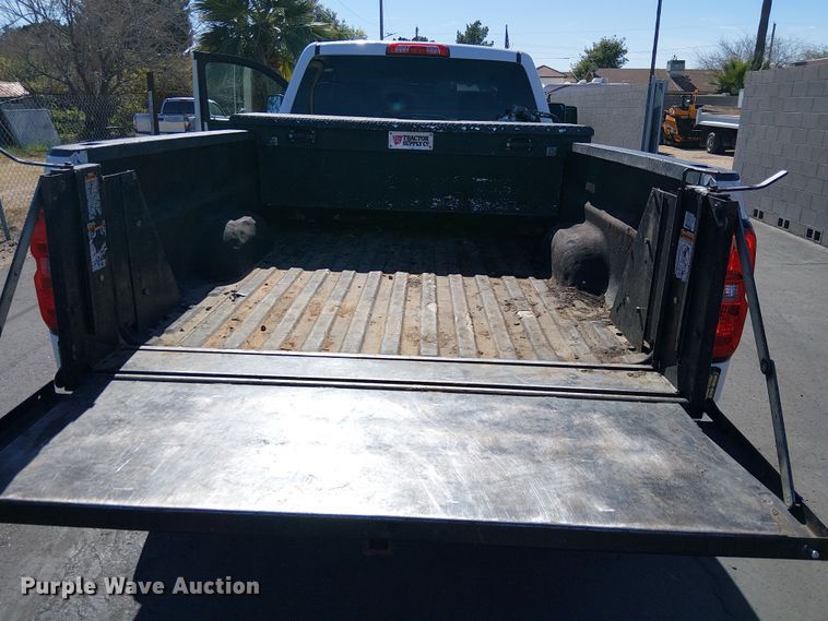 image for item EE5160 2019 Chevrolet Silverado 2500HD Ext. Cab pickup truck