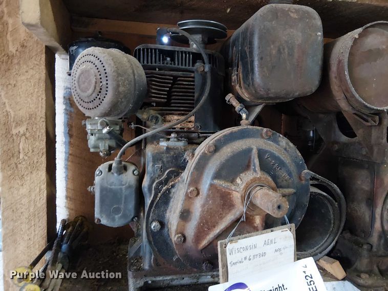 image for item EE5214 (4) Wisconsin air cooled engines