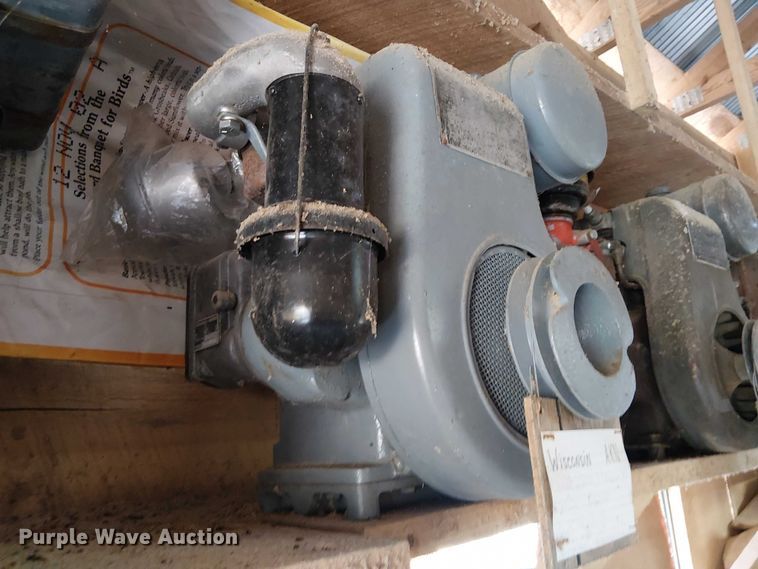 image for item EE5215 (4) Wisconsin air cooled engines
