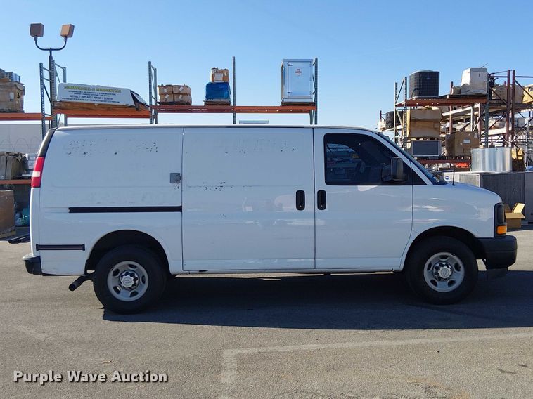 image for item EE5231 2017 Chevrolet Express 2500 van
