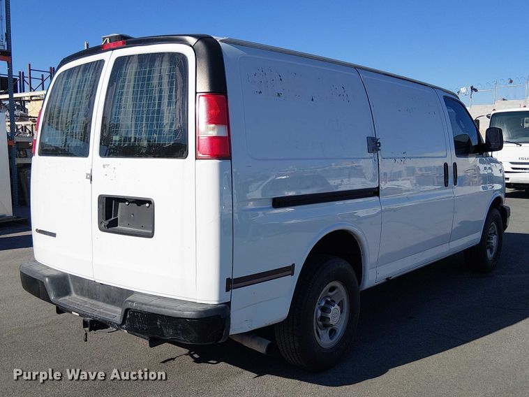 image for item EE5231 2017 Chevrolet Express 2500 van