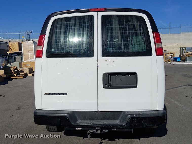 image for item EE5231 2017 Chevrolet Express 2500 van
