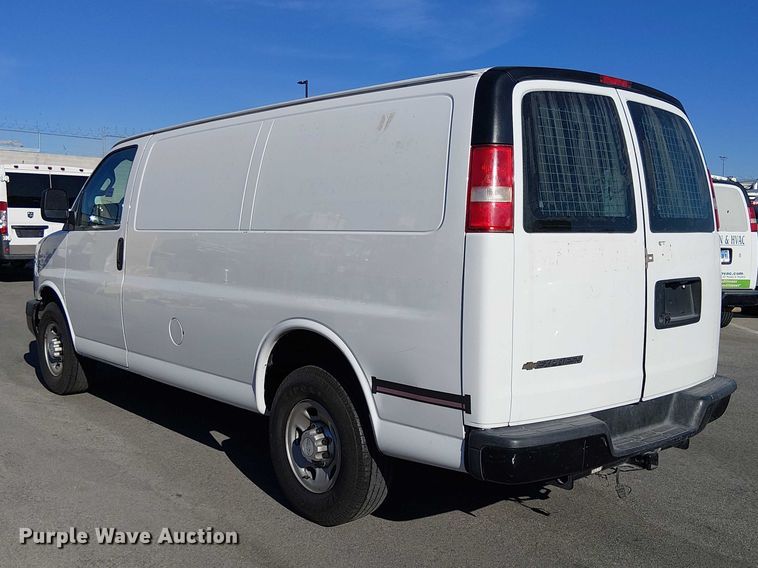 image for item EE5231 2017 Chevrolet Express 2500 van