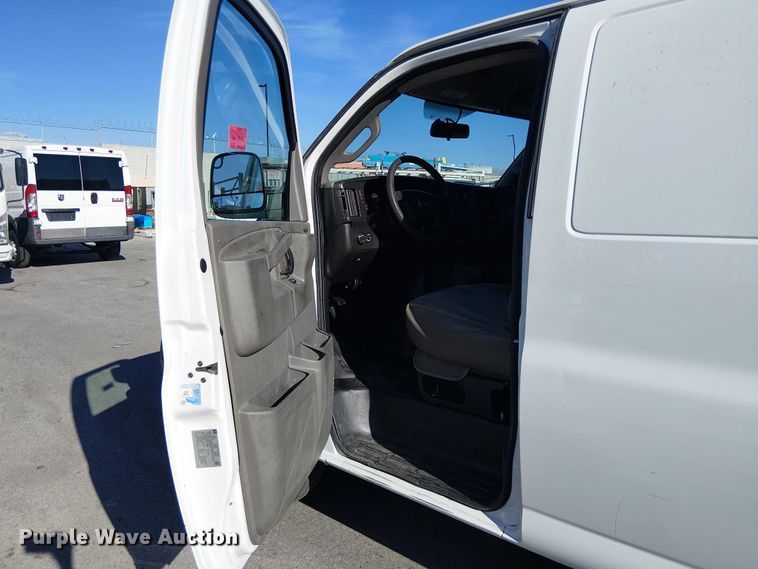 image for item EE5231 2017 Chevrolet Express 2500 van