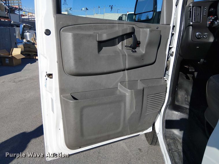 image for item EE5231 2017 Chevrolet Express 2500 van