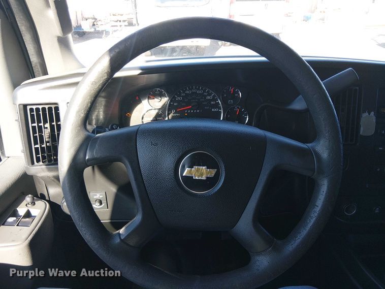 image for item EE5231 2017 Chevrolet Express 2500 van