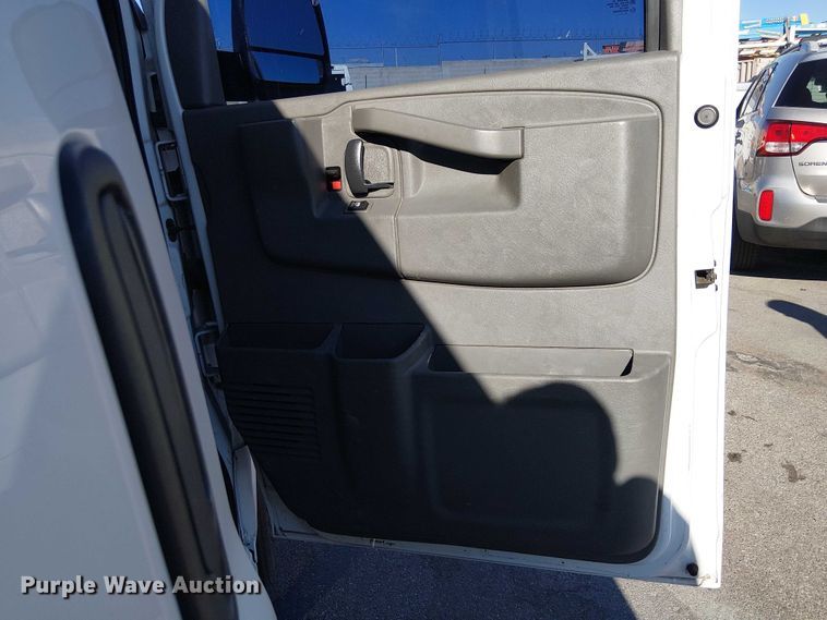 image for item EE5231 2017 Chevrolet Express 2500 van