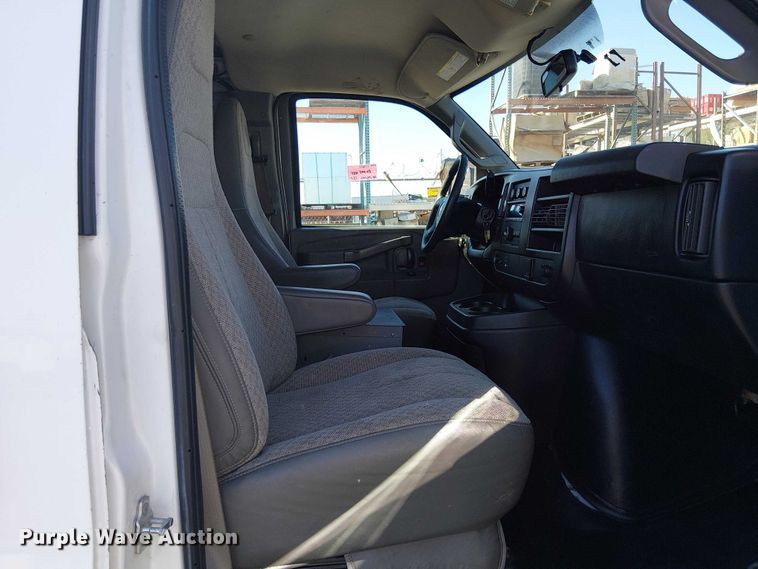 image for item EE5231 2017 Chevrolet Express 2500 van