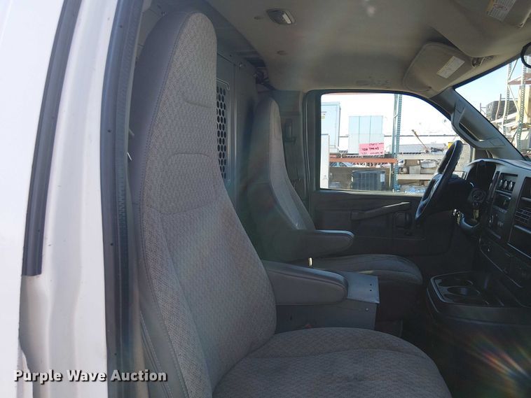 image for item EE5231 2017 Chevrolet Express 2500 van