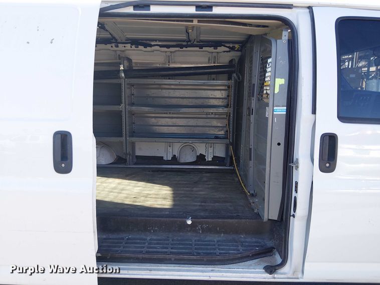 image for item EE5231 2017 Chevrolet Express 2500 van