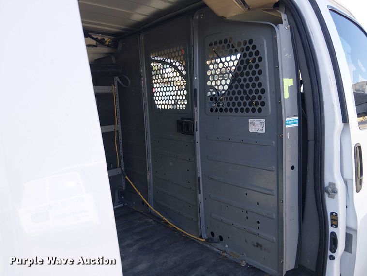 image for item EE5231 2017 Chevrolet Express 2500 van