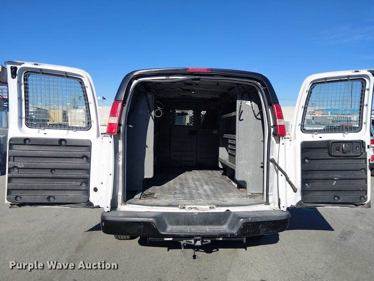 image for item EE5231 2017 Chevrolet Express 2500 van