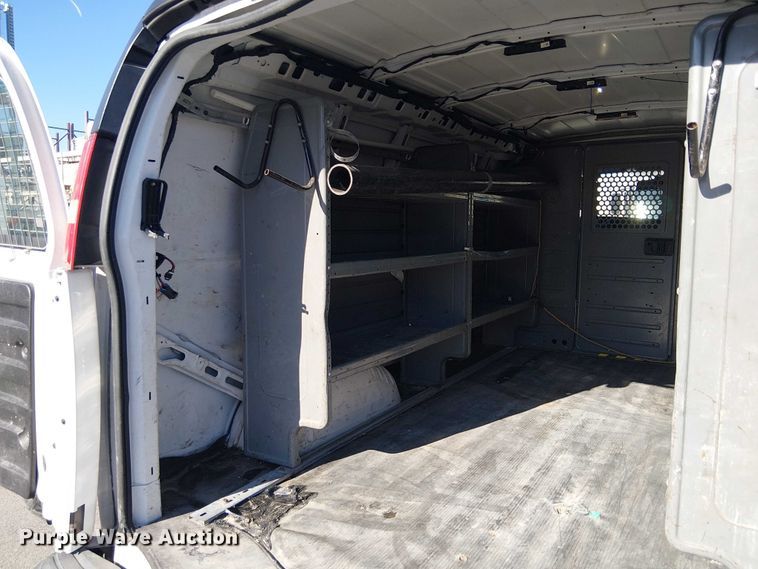 image for item EE5231 2017 Chevrolet Express 2500 van