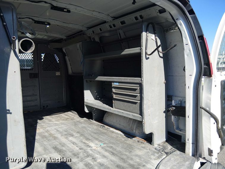 image for item EE5231 2017 Chevrolet Express 2500 van