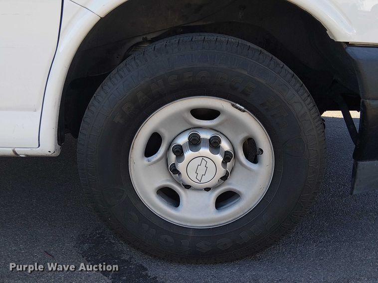 image for item EE5231 2017 Chevrolet Express 2500 van