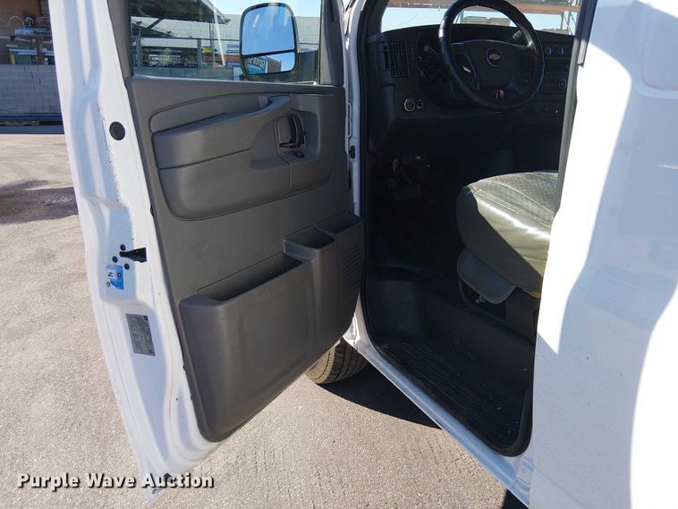 image for item EE5232 2015 Chevrolet Express 2500 van