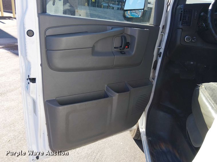 image for item EE5232 2015 Chevrolet Express 2500 van