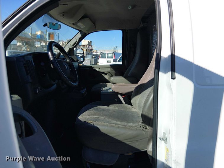 image for item EE5232 2015 Chevrolet Express 2500 van