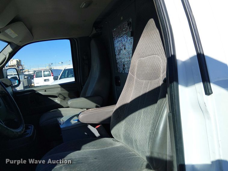 image for item EE5232 2015 Chevrolet Express 2500 van