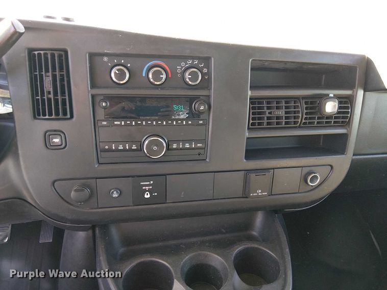 image for item EE5232 2015 Chevrolet Express 2500 van