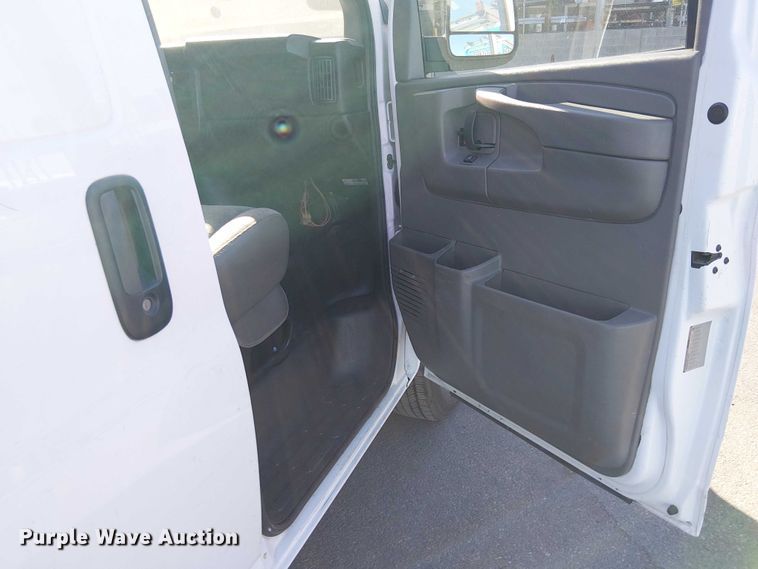 image for item EE5232 2015 Chevrolet Express 2500 van