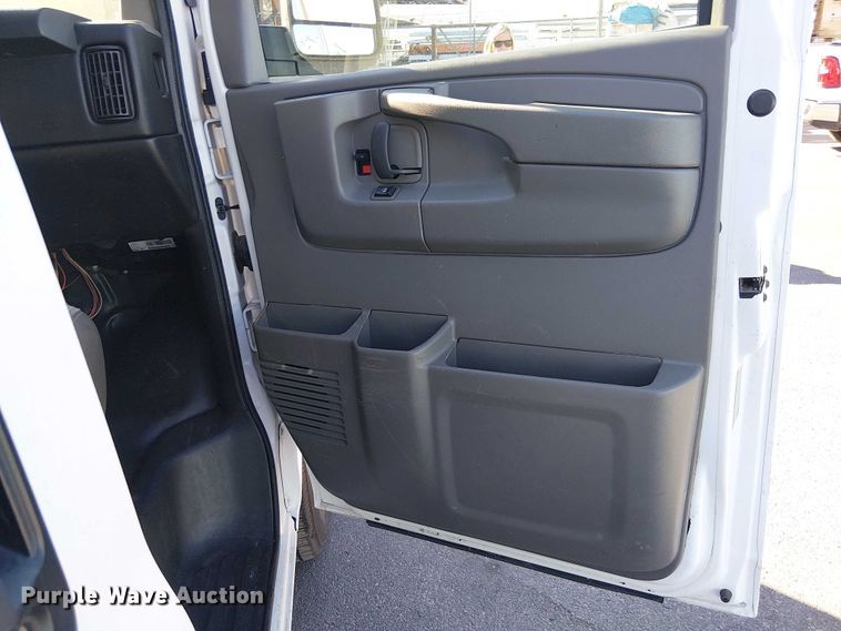 image for item EE5232 2015 Chevrolet Express 2500 van