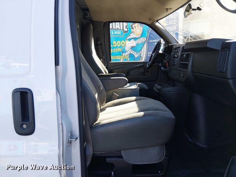 image for item EE5232 2015 Chevrolet Express 2500 van