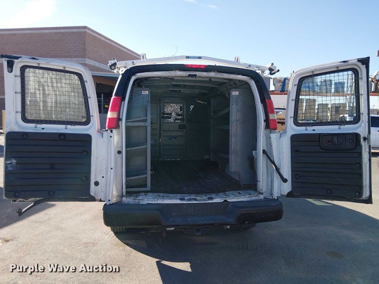 image for item EE5232 2015 Chevrolet Express 2500 van
