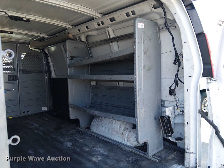 image for item EE5232 2015 Chevrolet Express 2500 van