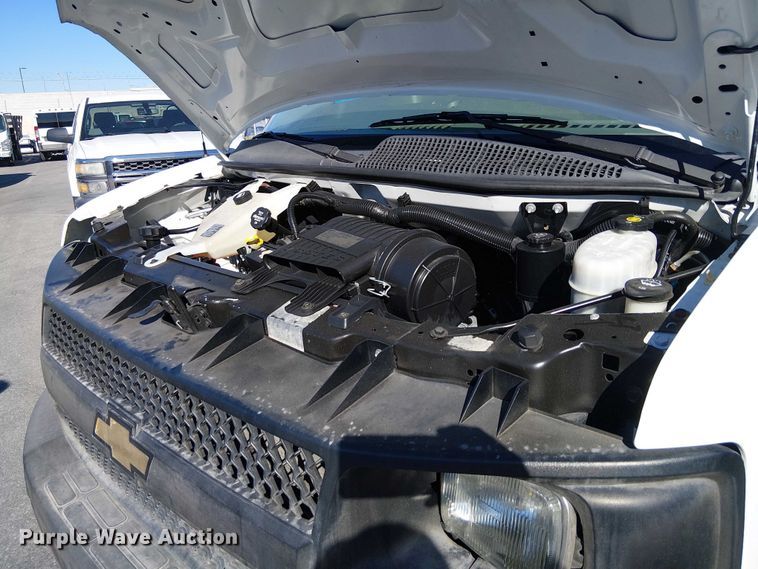 image for item EE5232 2015 Chevrolet Express 2500 van