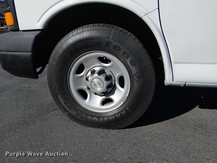 image for item EE5232 2015 Chevrolet Express 2500 van