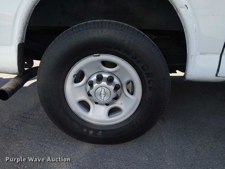 image for item EE5232 2015 Chevrolet Express 2500 van