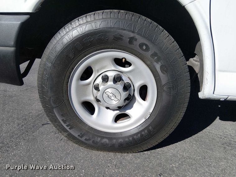 image for item EE5232 2015 Chevrolet Express 2500 van