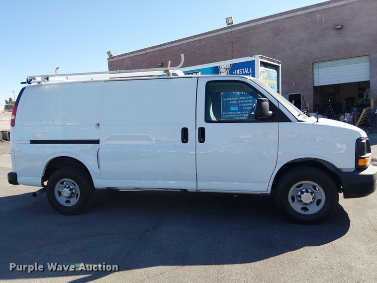 image for item EE5233 2015 Chevrolet Express 2500 van