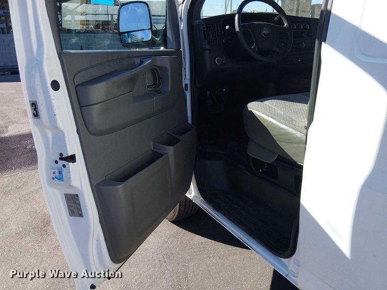 image for item EE5233 2015 Chevrolet Express 2500 van