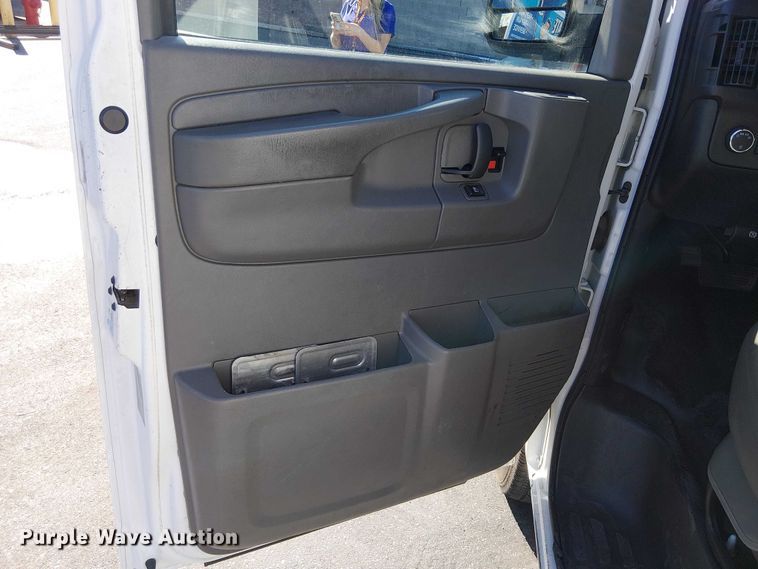 image for item EE5233 2015 Chevrolet Express 2500 van