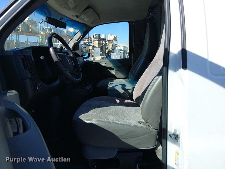 image for item EE5233 2015 Chevrolet Express 2500 van